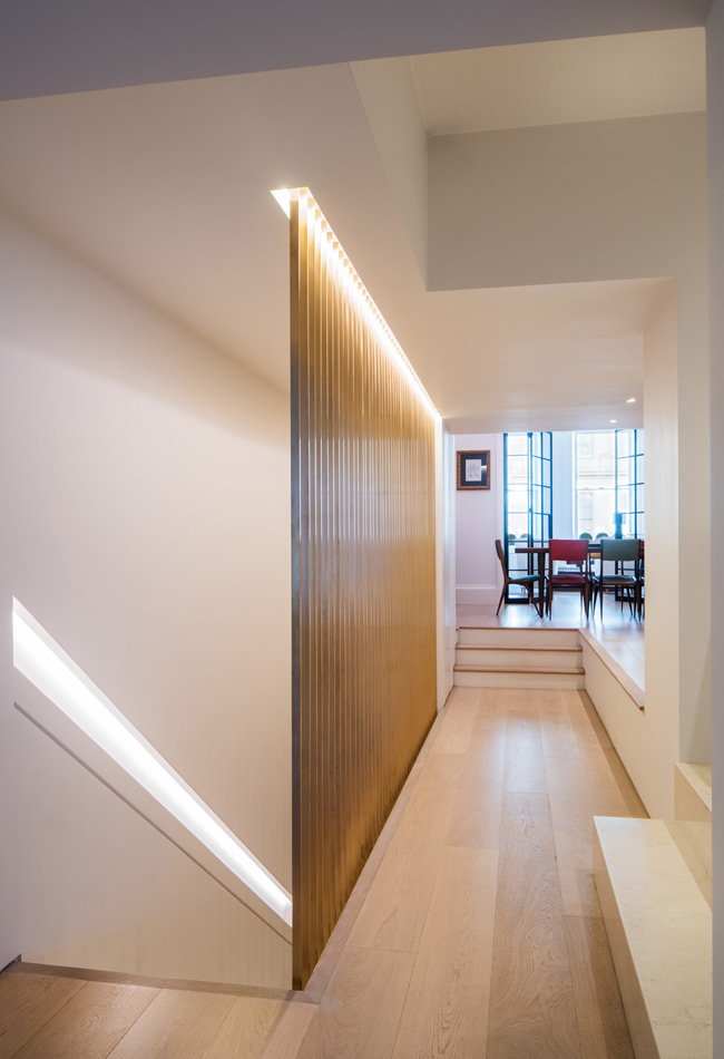 LED lighting slot