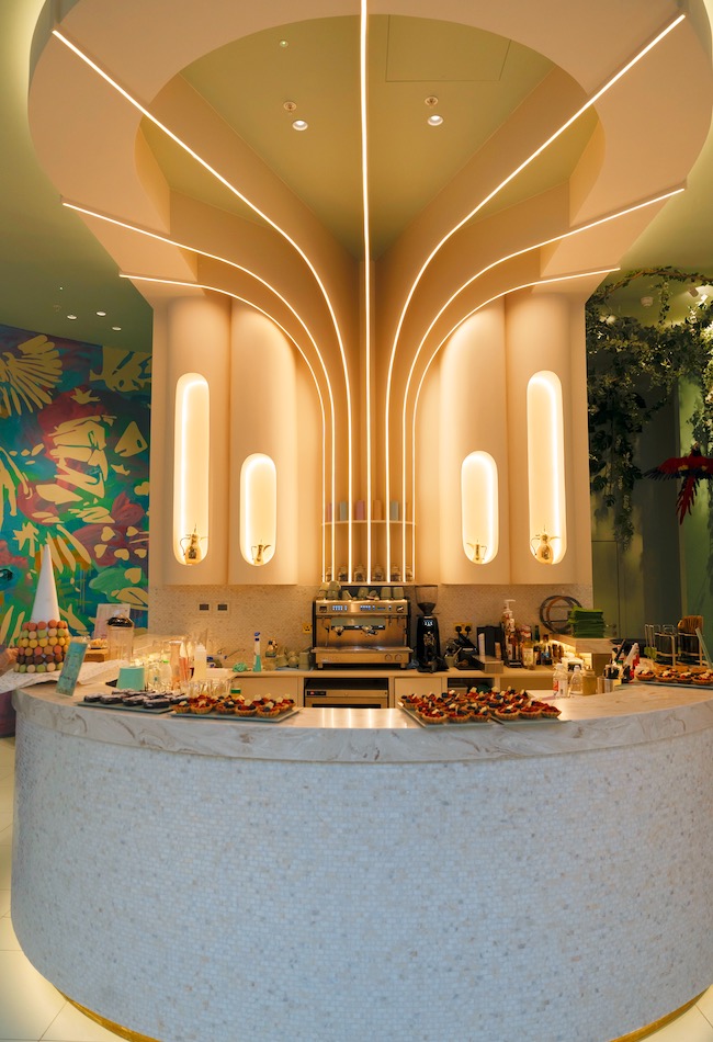 Restaurant feature lighting