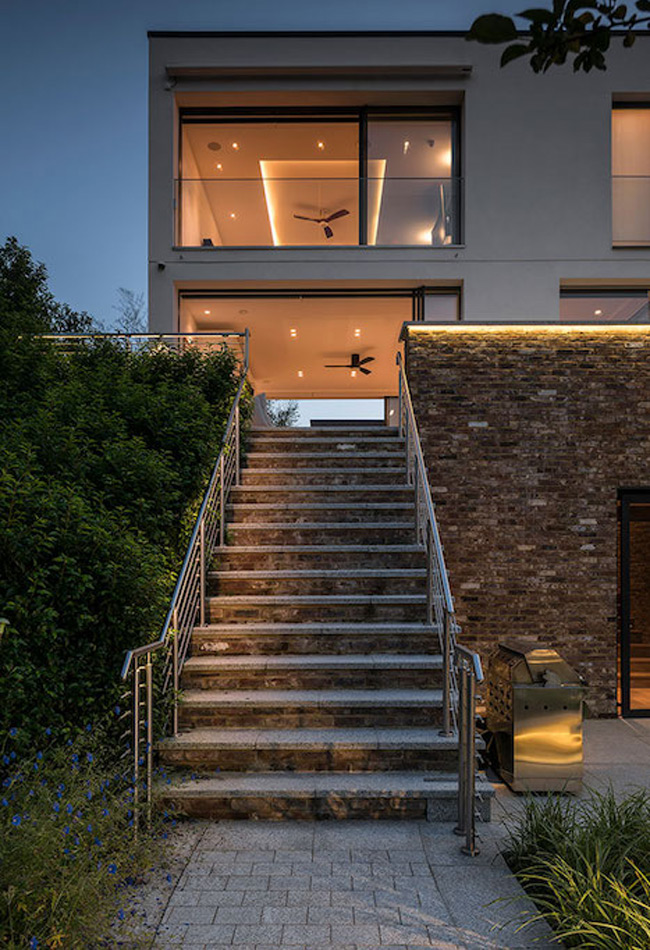 garden staircase lighting