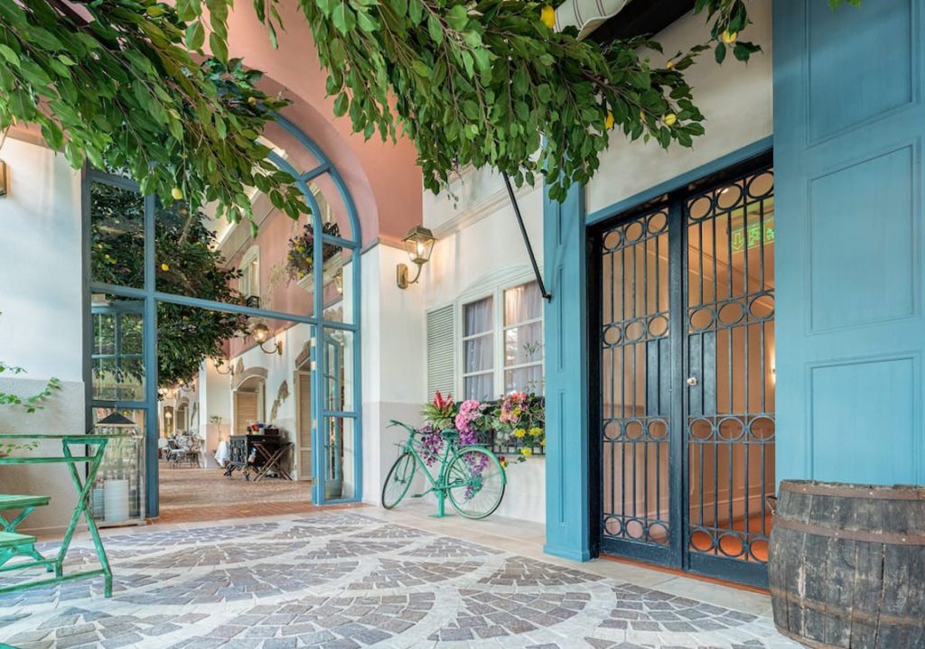 Restaurant Exterior Lighting